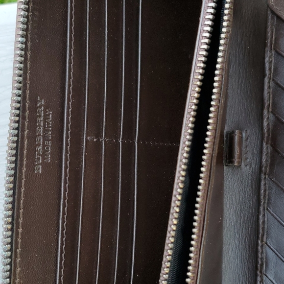 Burberry Zip Wallet - Picture 4 of 5